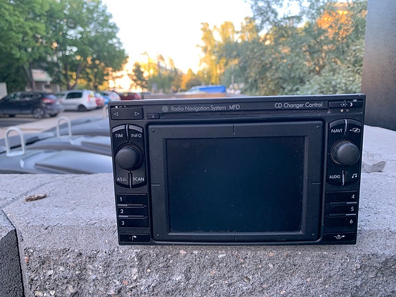 Volkswagen Radio Navigation System MFD autonavigaattori / soitin