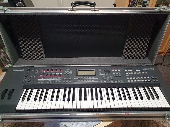 Soittimia ja tarvikkeita,Yamaha,Roland,Fbt