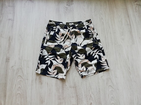 Esprit miesten shortsit L