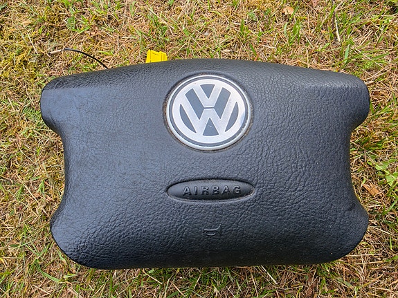 Ohjauspyörän keskiö - Volkswagen Golf variant IV -04