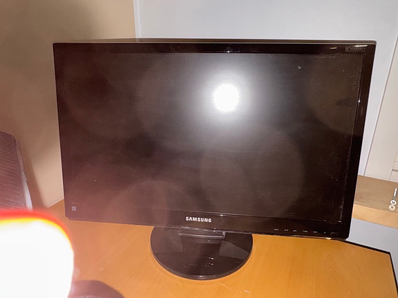Samsung 24" Full Hd näyttö