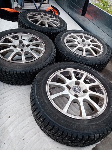 Volvo V40/S40 nastarenkaat