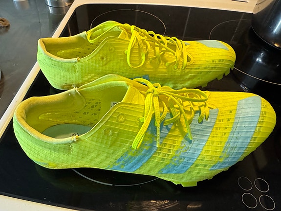 Adidas piikkarit