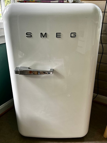 Smeg jääkaappi pakastelokerolla FAB10RWH6