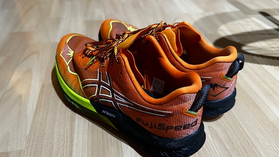 ASICS Fuji Speed 2 -polkujuoksukengät
