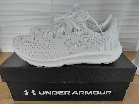 Uudet Under Armour juoksukengät 41 (39-40)