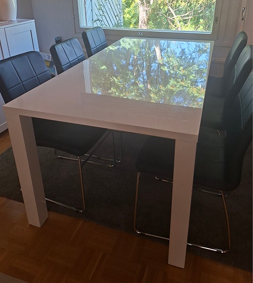Ruokapöytä