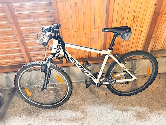Alloy Lite 6061 Serious maastopyörä