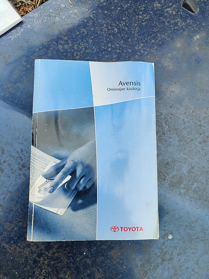 Toyota Avensis T22 Omistajan käsikirja