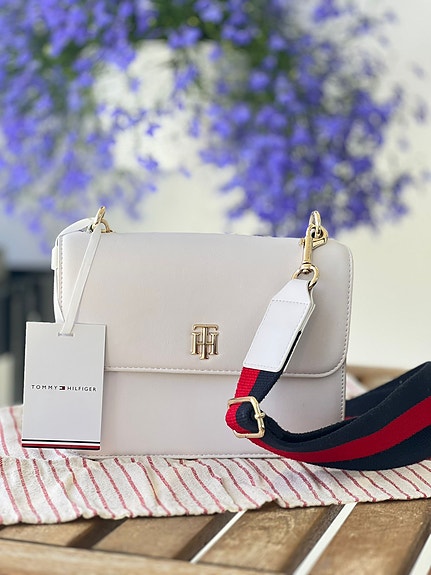 Tommy Hilfiger olkalaukku
