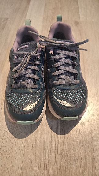 Skechers vedenpitävä kenkä kokoa 33