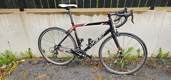Felt Z85 maantiepyörä 56 cm – Shimano 105 & Ultegra-kiekot