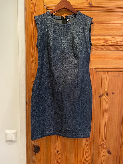 Sininen (hopea) mekko 36