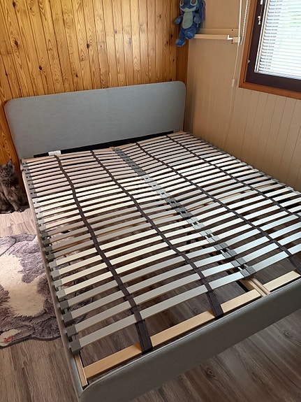 Slattum IKEA sängynrunko sälepohjalla