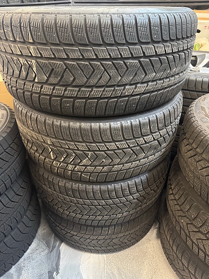 Pirelli Scorpion Winter 285/45R20