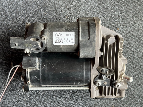 Mercedes-Benz A1643201004 ilmajousituksen kompressori