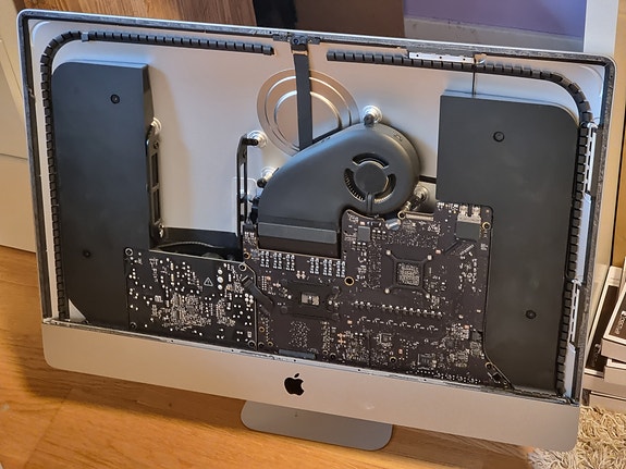 Apple iMac 27" Retina 5K (2019, A2115) – varaosiksi tai korjattavaksi