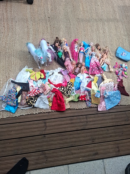 Barbie nuket ja vaatteet setti
