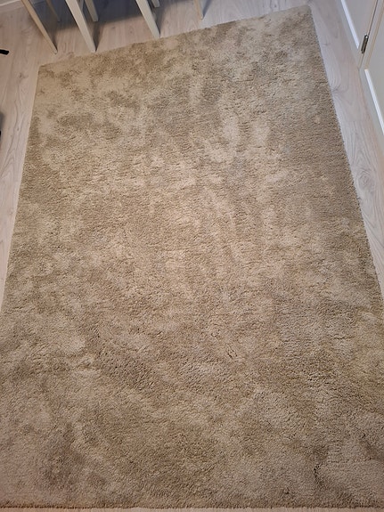 Beige pehmeä matto