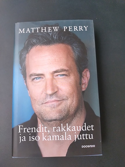 Matthew Perry: Frendit, rakkaudet ja iso kamala juttu