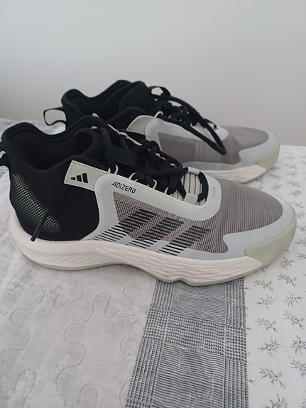 Adizero -koripallokengät, 42,5