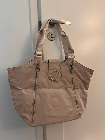 Kipling olkalaukku vaaleanbeige naisille