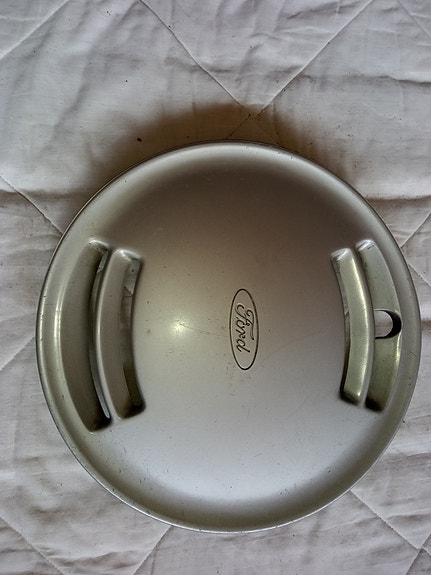 Ford pölykapseli 13" vain yksi kappale