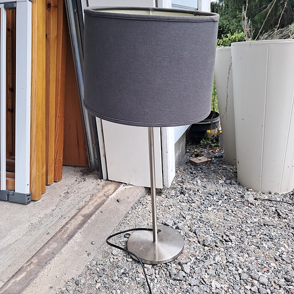 Ikean pöytävalaisin. Pentikin varjostimella.