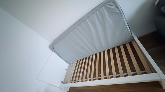 IKEA sänky ja joustinpatja ja sälepohja