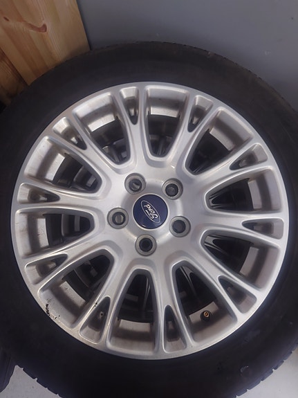 Ford focus aluvanteet kesärenkailla