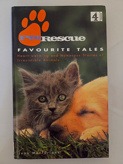 Pet Rescue Favourite Tales -kirja englanniksi