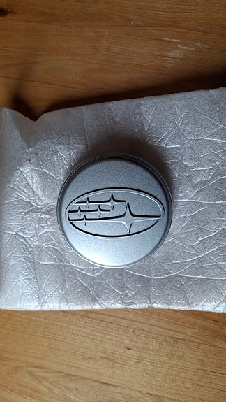 Subaru vanteen keskikapseli hopea