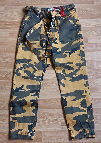 Naisten camo-housut