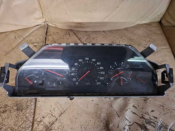 Volvo 940 turbo mittaristo