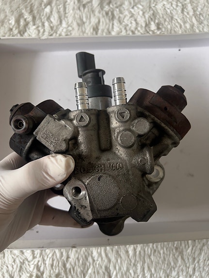 Bosch korkeapainepumppu / dieselpumppu – BMW F30 330d (190tkm) – 0928400781