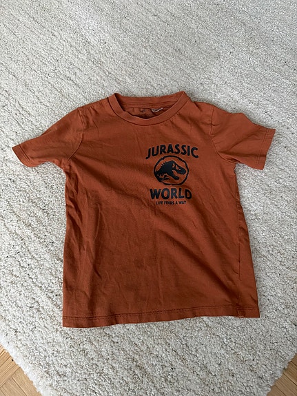 H&M Jurassic World t-paita pojille koko 116 ruskea