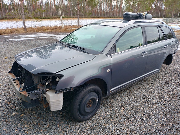 Osina Toyota Avensis Farmari t25 1.8vvti 2004
