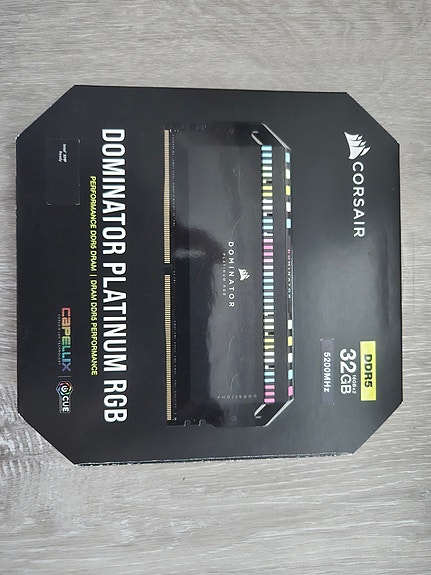 Corsair 32GB (2 x 16GB) Dominator Platinum RGB DDR5 5200MHz CL40