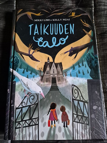 Taikuuden talo & Parhaan kaverin kauhujutut lasten kirjat