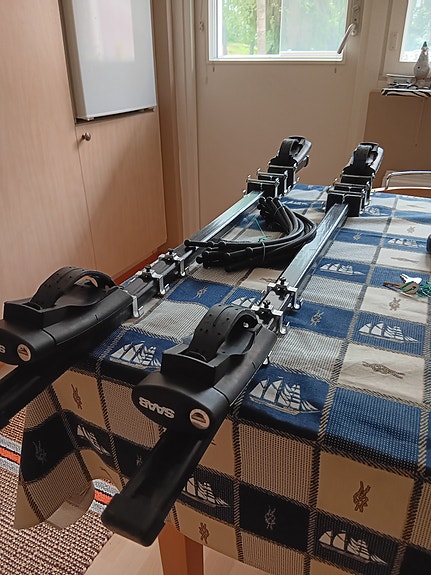 Thule taakkateline 775 SAAB logolla + SquareBar