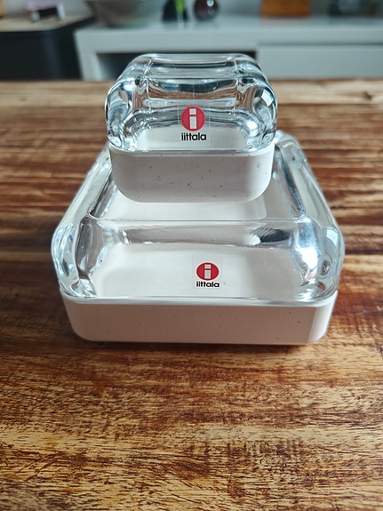 Iso ja pieni Iittala Vitriini.