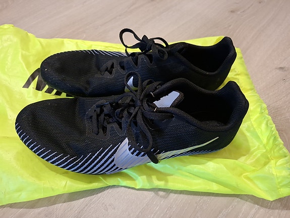 Nike piikkarit 41