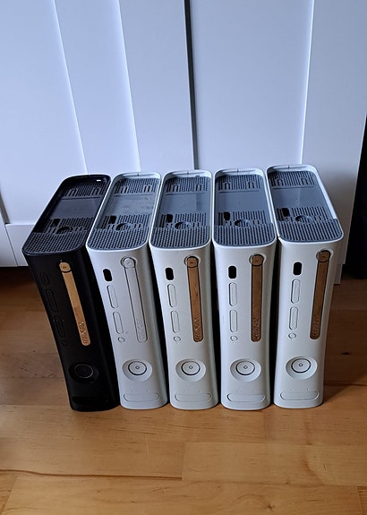 Xbox 360 konsolit (ei lue levyjä)