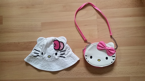 Hello Kitty hellelakki ja laukku