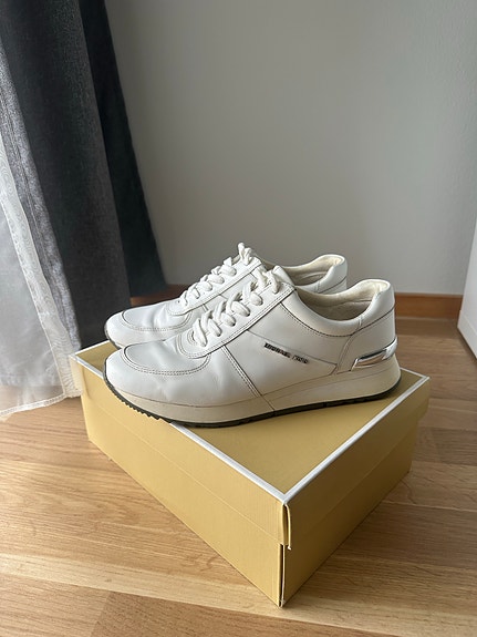 Michael Kors valkoiset tennarit, koko 39