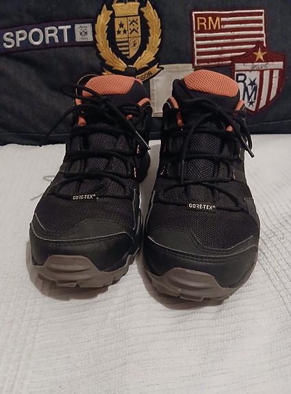 Adidas gore-tex kengät