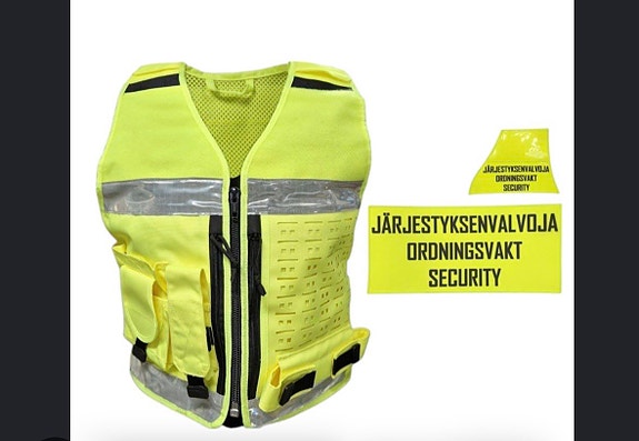 Järjestyksenvalvoja liivi tunnuksilla