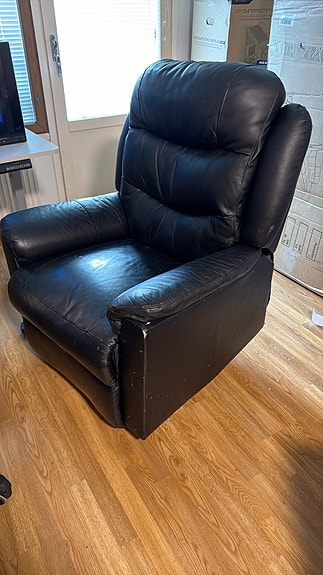Recliner Chair / Musta nojatuoli / recliner-tuoli – erittäin mukava