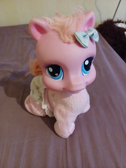 Konttaava/ puhuva My Little Pony