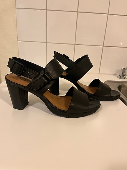 Naisten mustat Clarks sandaalit, koko 40